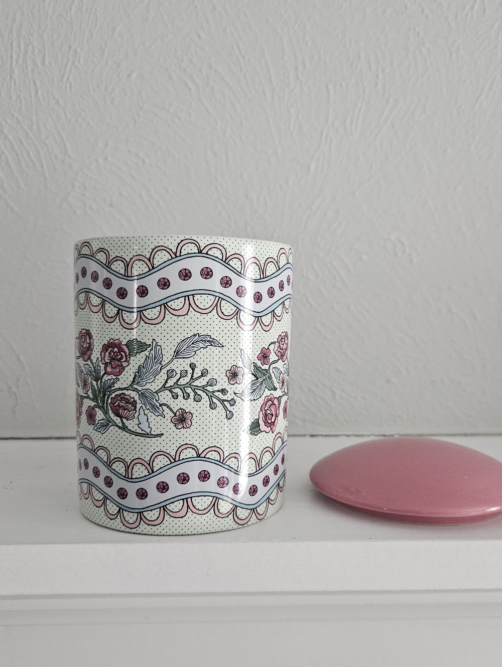 L'or de Seraphine La Roseraie Ceramic Candle Jar With Lid- No Candle - Picture 3 of 6